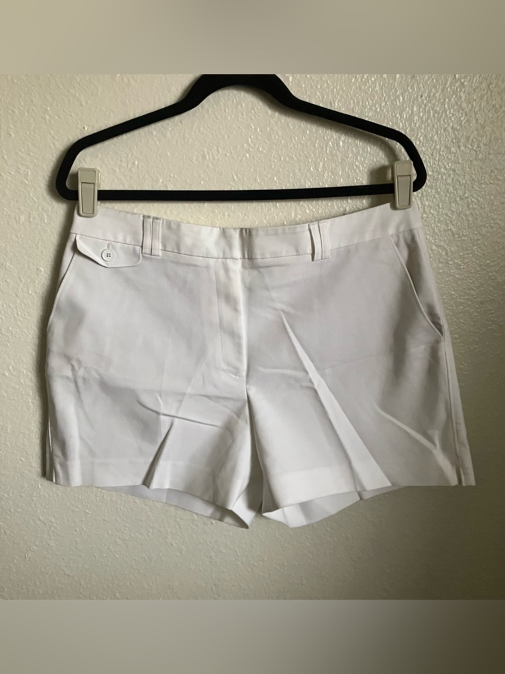 White House Black Market White Women's Tailored Pleat Front Shorts 5inch
